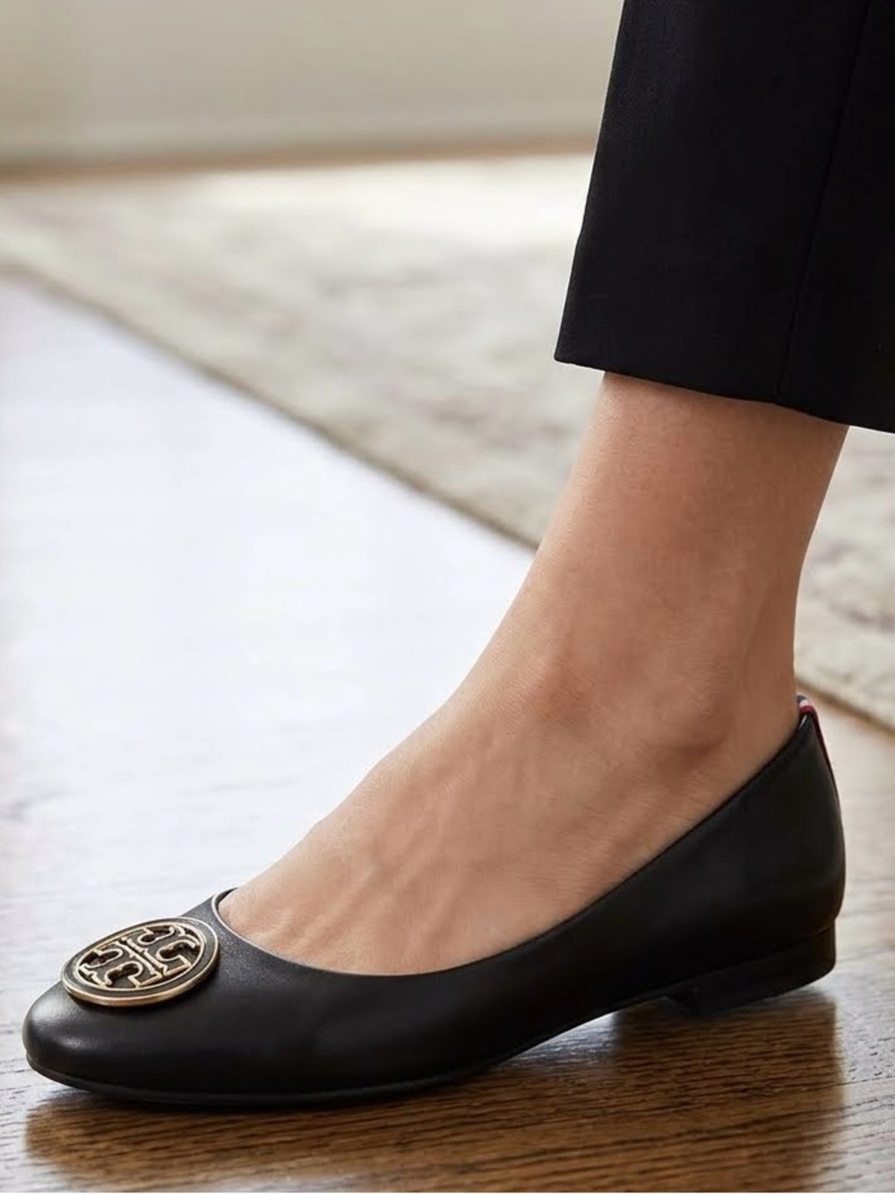 Tommy Hilfiger Women's Ganimay Classic Ballet Flat with Gold Logo, Black, Size 9